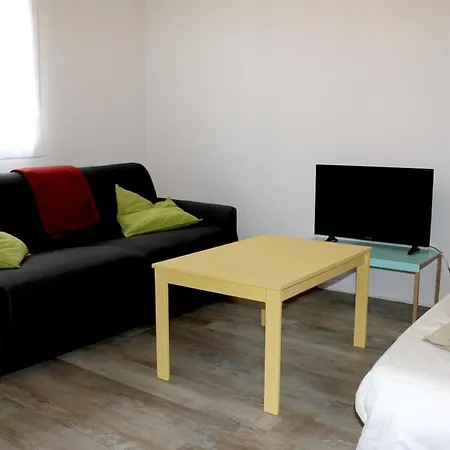 Accueillant à 70 M² Avec Jardin Privatif