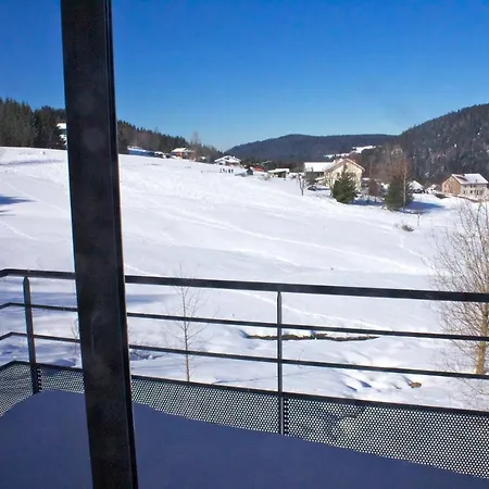 Accueillant à 70 M² Avec Jardin Privatif Appartement