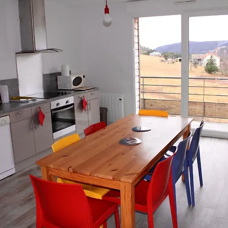 Accueillant à 70 M² Avec Jardin Privatif *