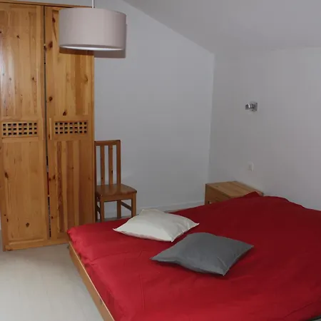 Appartement Accueillant à 70 M² Avec Jardin Privatif *