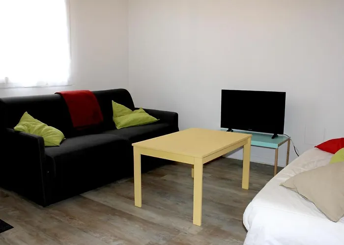 Accueillant A 70 M² Avec Jardin Privatif