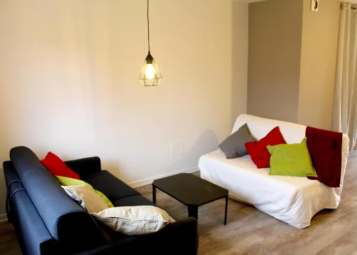 Accueillant A 70 M² Avec Jardin Privatif